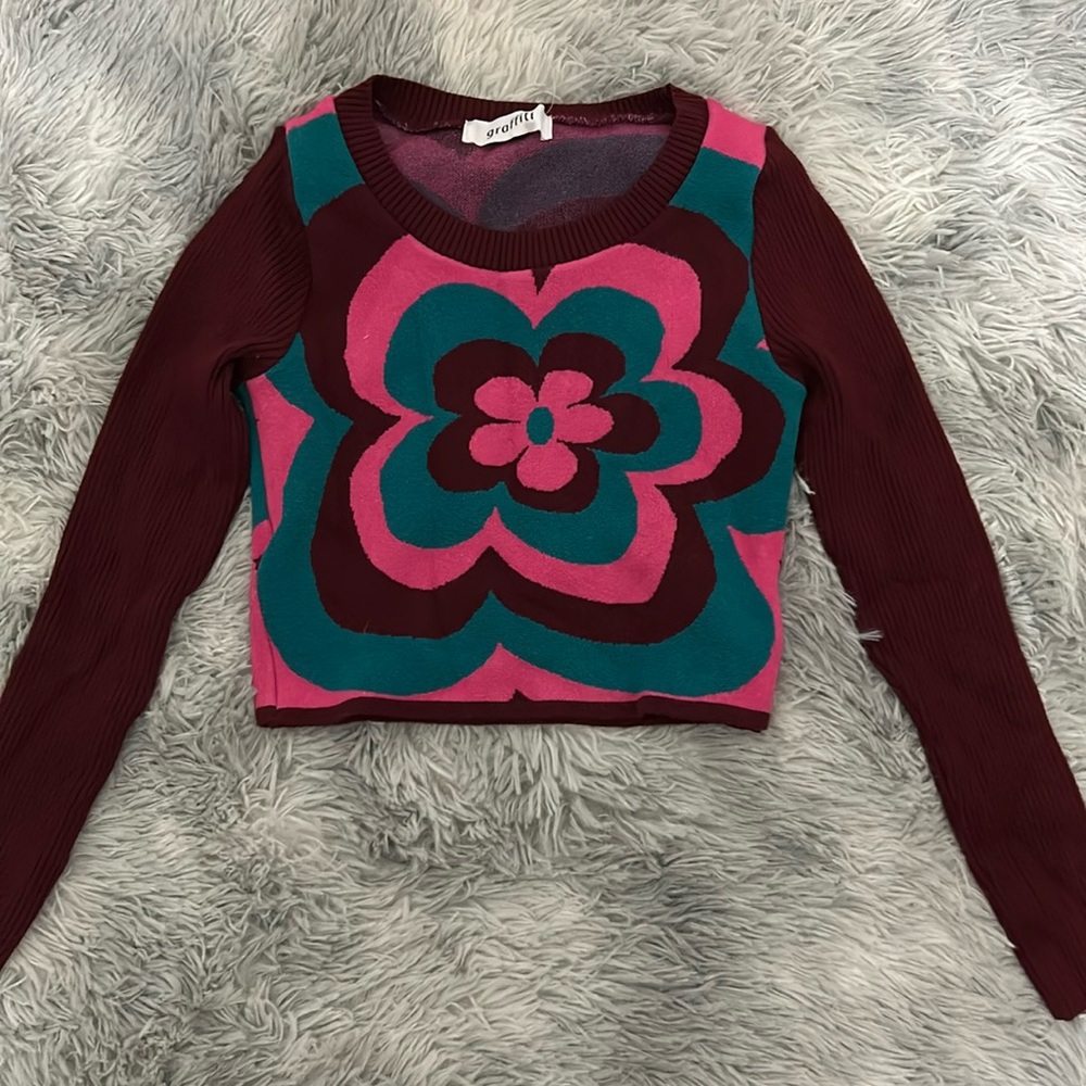 Y2K Ribbed Flower Crop Top - Picture 2 of 4
